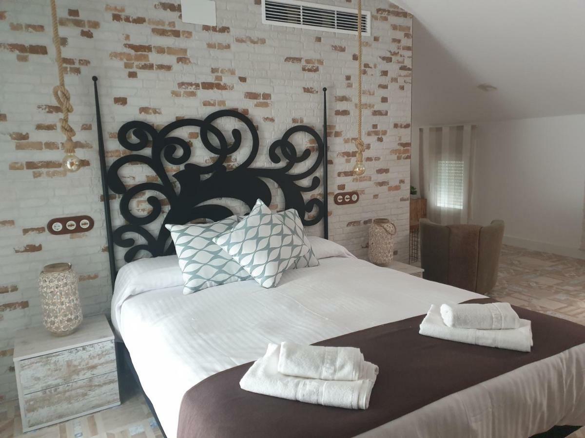 Carboneras de Guadazaón Apartamentos Hostal Cabanas מראה חיצוני תמונה