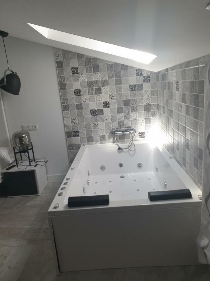 Carboneras de Guadazaón Apartamentos Hostal Cabanas מראה חיצוני תמונה