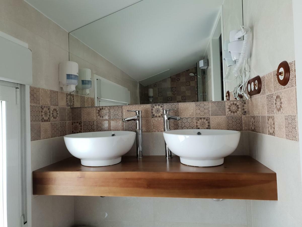 Carboneras de Guadazaón Apartamentos Hostal Cabanas מראה חיצוני תמונה