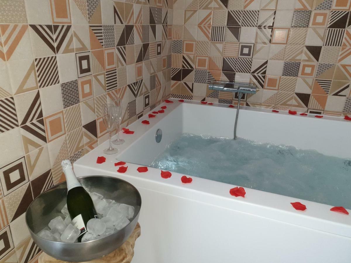 Carboneras de Guadazaón Apartamentos Hostal Cabanas מראה חיצוני תמונה