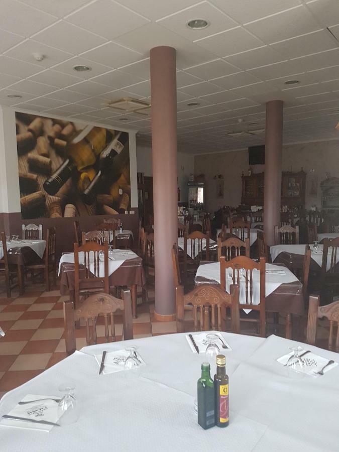 Carboneras de Guadazaón Apartamentos Hostal Cabanas מראה חיצוני תמונה