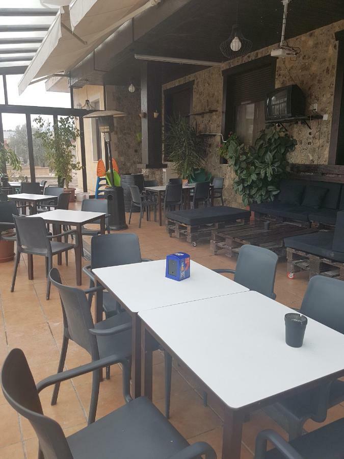 Carboneras de Guadazaón Apartamentos Hostal Cabanas מראה חיצוני תמונה